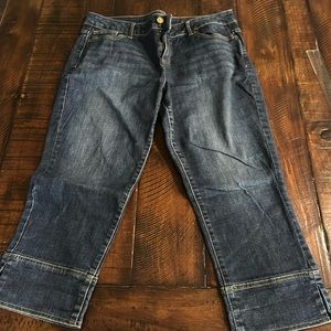 Simply Vera, Vera Wang straight leg capri with wide bottom cuff. Size 12.